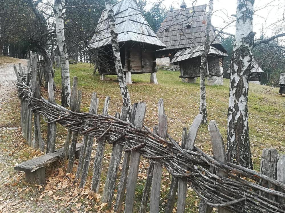 Seoski Turizam Melovic Rozanstvo エクステリア 写真